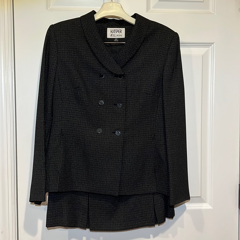 Kasper lady’s skirt suit (10 Petite)